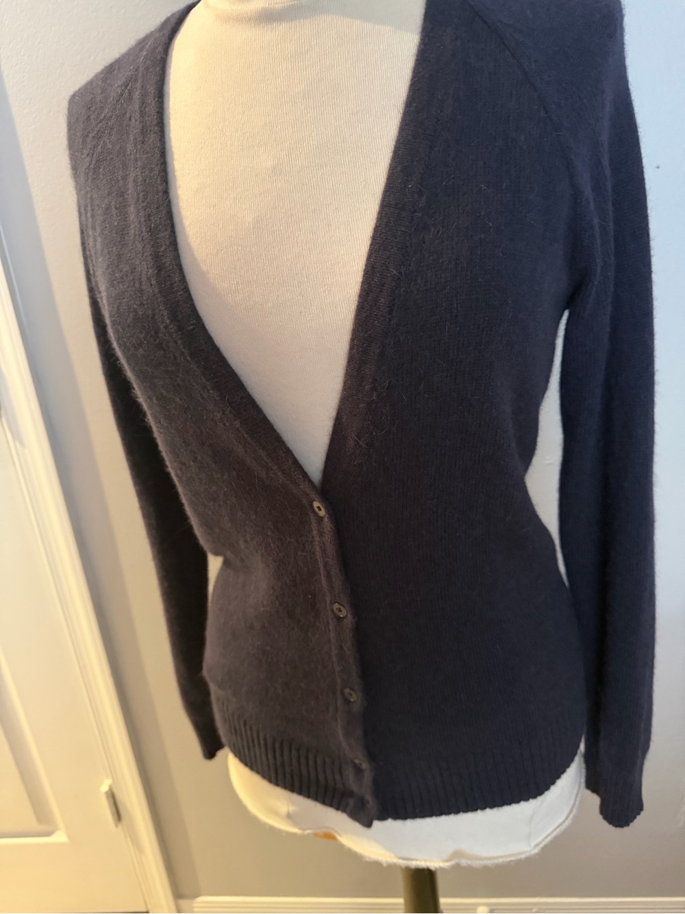 GAP Women's Navy V-Neck Button Cardigan in medium